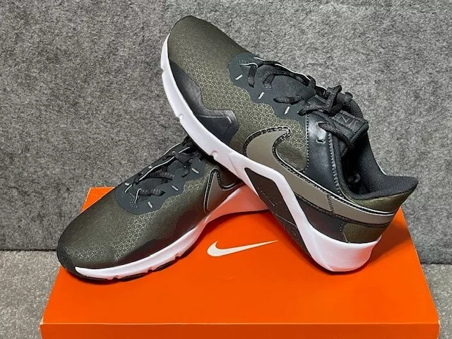 Nike Legend Essential 2 Shoes Mens Size 8 CQ9356 330 Trainers Sneakers Green