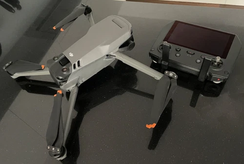 DJI Mavic 3 Fly More Combo Kameradrohne (mit DJI RC Pro Fernsteuerung)