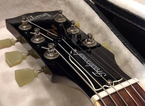 The STRING BUTLER - V2 STEALTH - FULL BLACK RUN - GUITAR