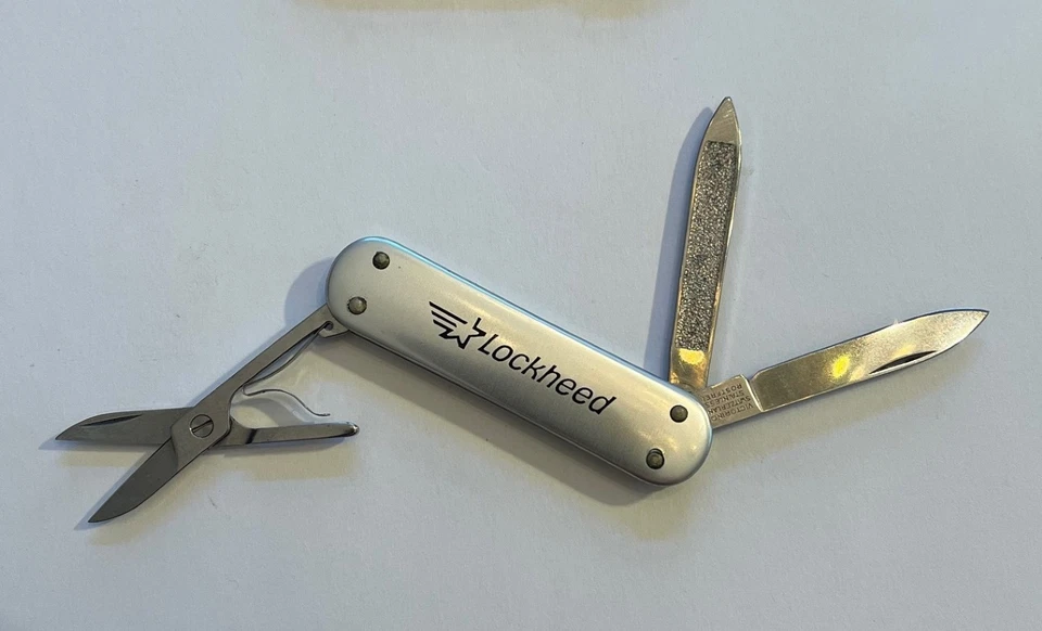 Navaja suiza de acero inoxidable Victorinox con logotipo vintage Lockheed RARA - 3 herramientas - perfecta Foto 4 de 4