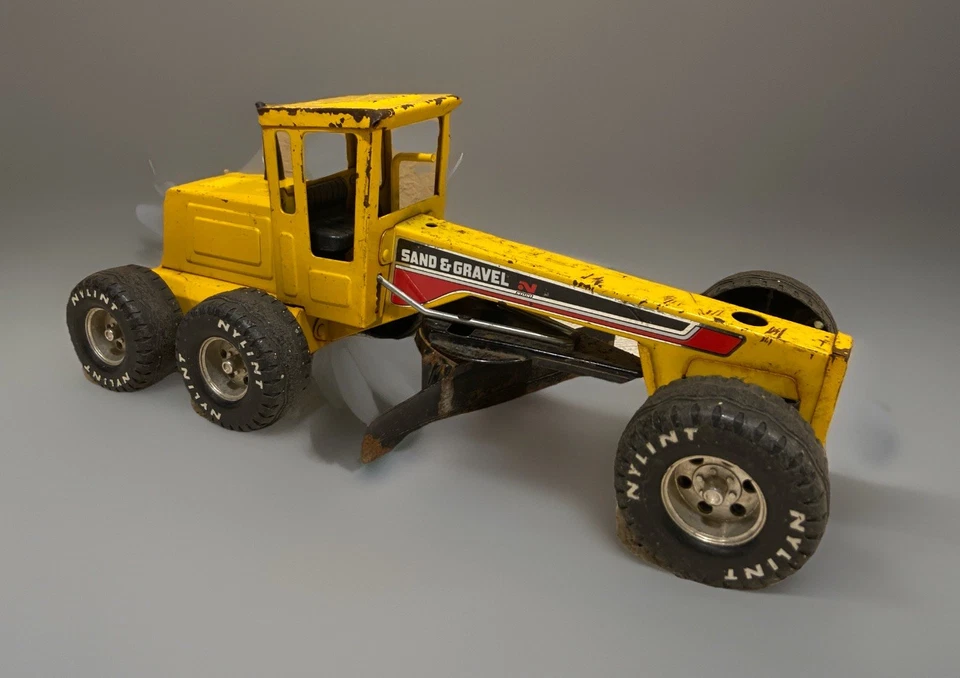 Vintage Nylint Pressed Steel Sand &  Gravel Road Grader Construction Toy - Image 2 of 4