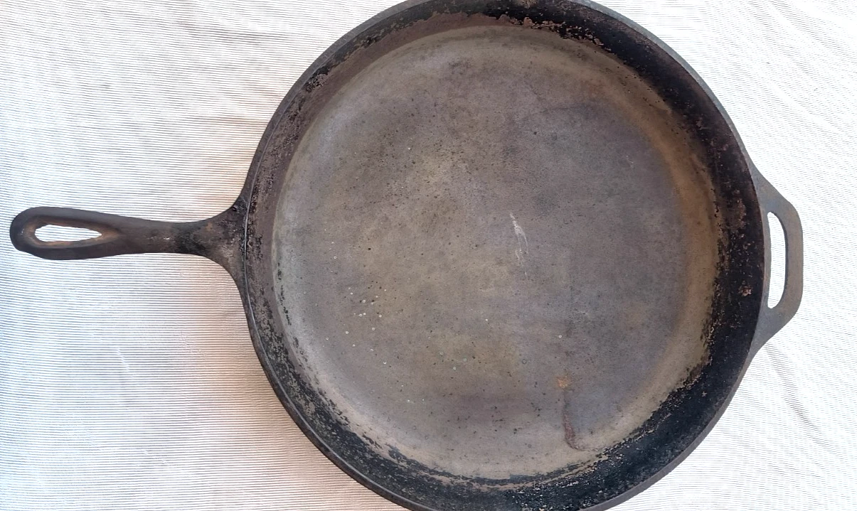 Vintage Lodge 14SK Egg Logo Cast Iron Skillet 15” USA Made