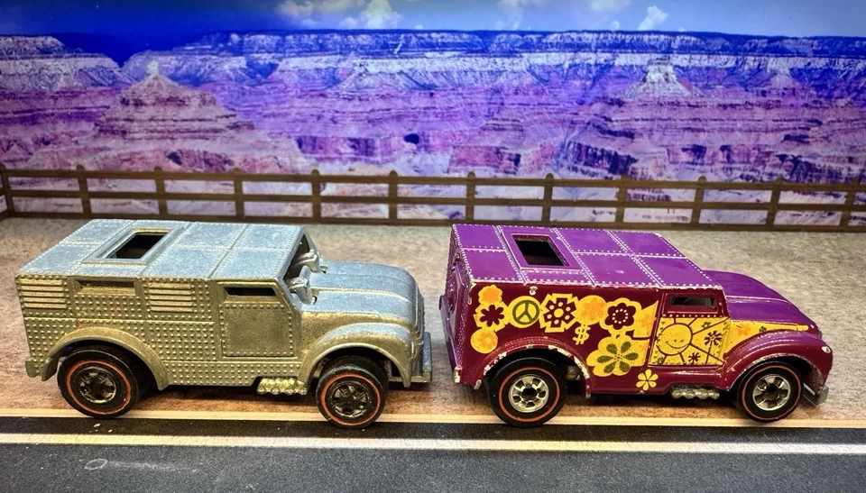 Hot Wheels Lote De 2 Dineros Divertidos - 1972 Y 1974 Vintage Redlines  Foto 3 de 4