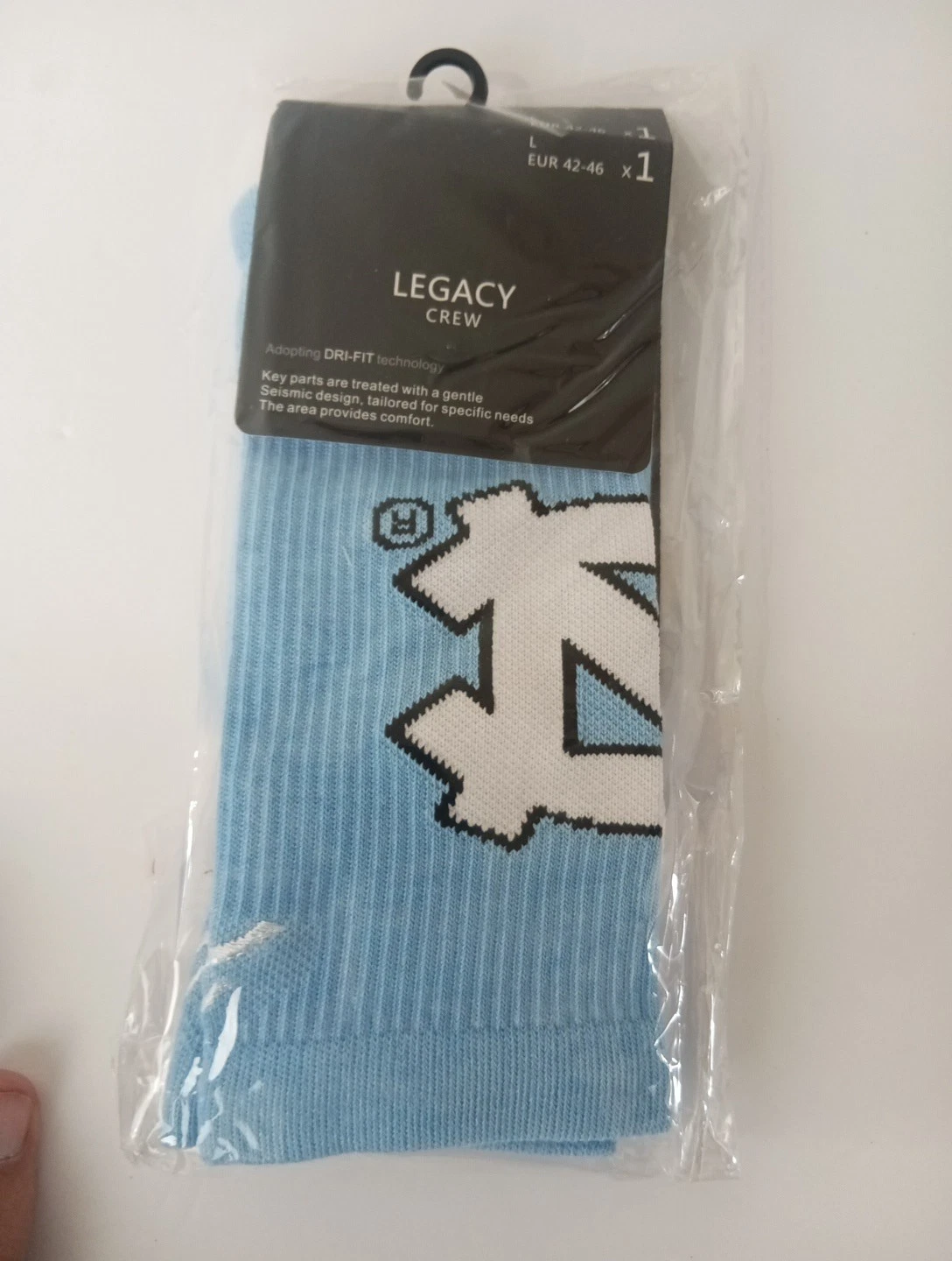 NEW! Nike Legacy Crew DRI FIT UNC Tarheels Socks - Carolina Blue - Size Large