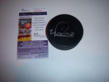 VALTTERI FILPPULA DETRIOT REDWINGS JSA/COA SIGNED HOCKEY PUCK 