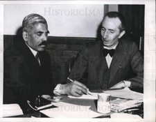 Foto de prensa de 1946 Sir Ramaswami Mudaliar y Edward J. Phelan en la sede de la OIT