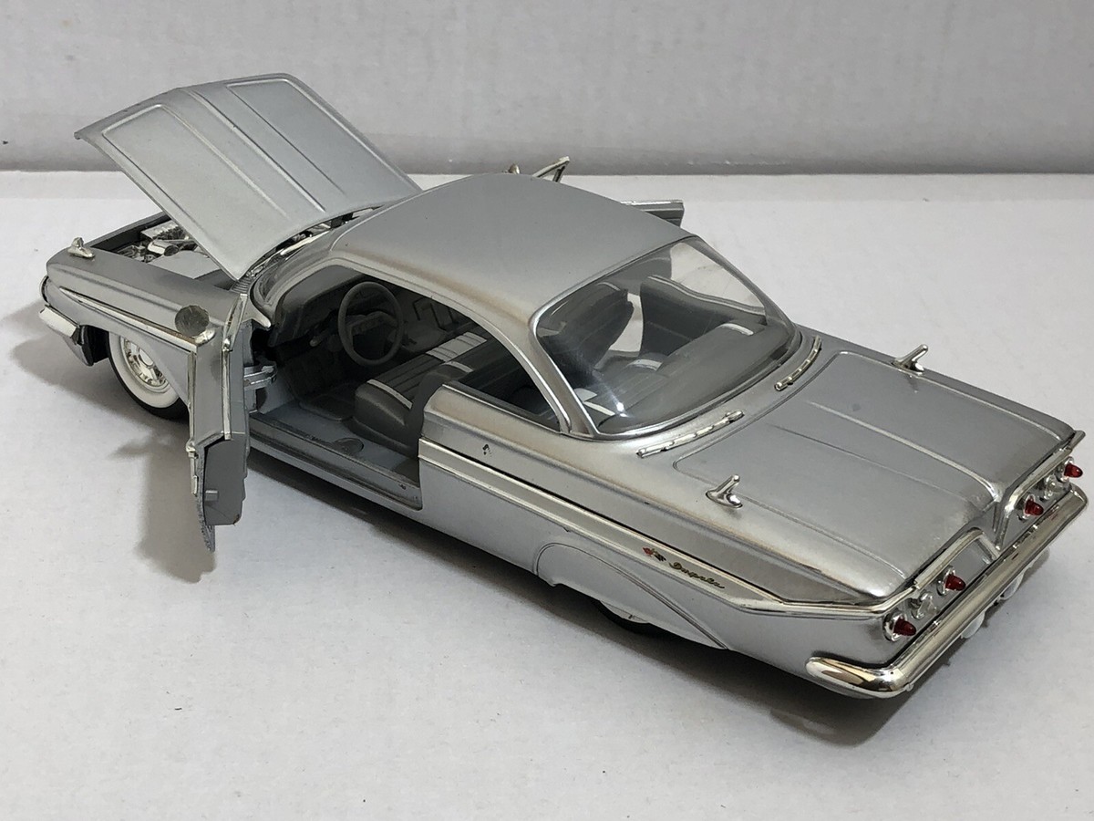 ミニカー JADA TOYS 1/24 1961 CHEVY IMPALA Jada Toys 1961 Chevy Impala Showroom Floor MiJo Exclusive 1