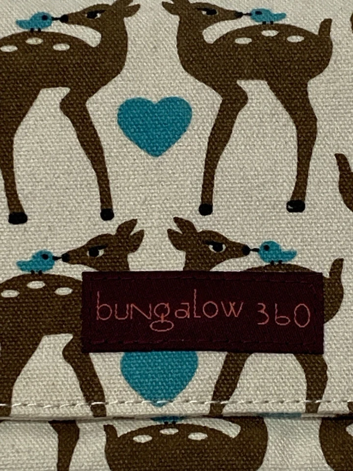 Muñequera Bungalow 360 RARA Ciervo Beso Pájaros Beige Marrón Teal Corazones Lunares Foto 2 de 4