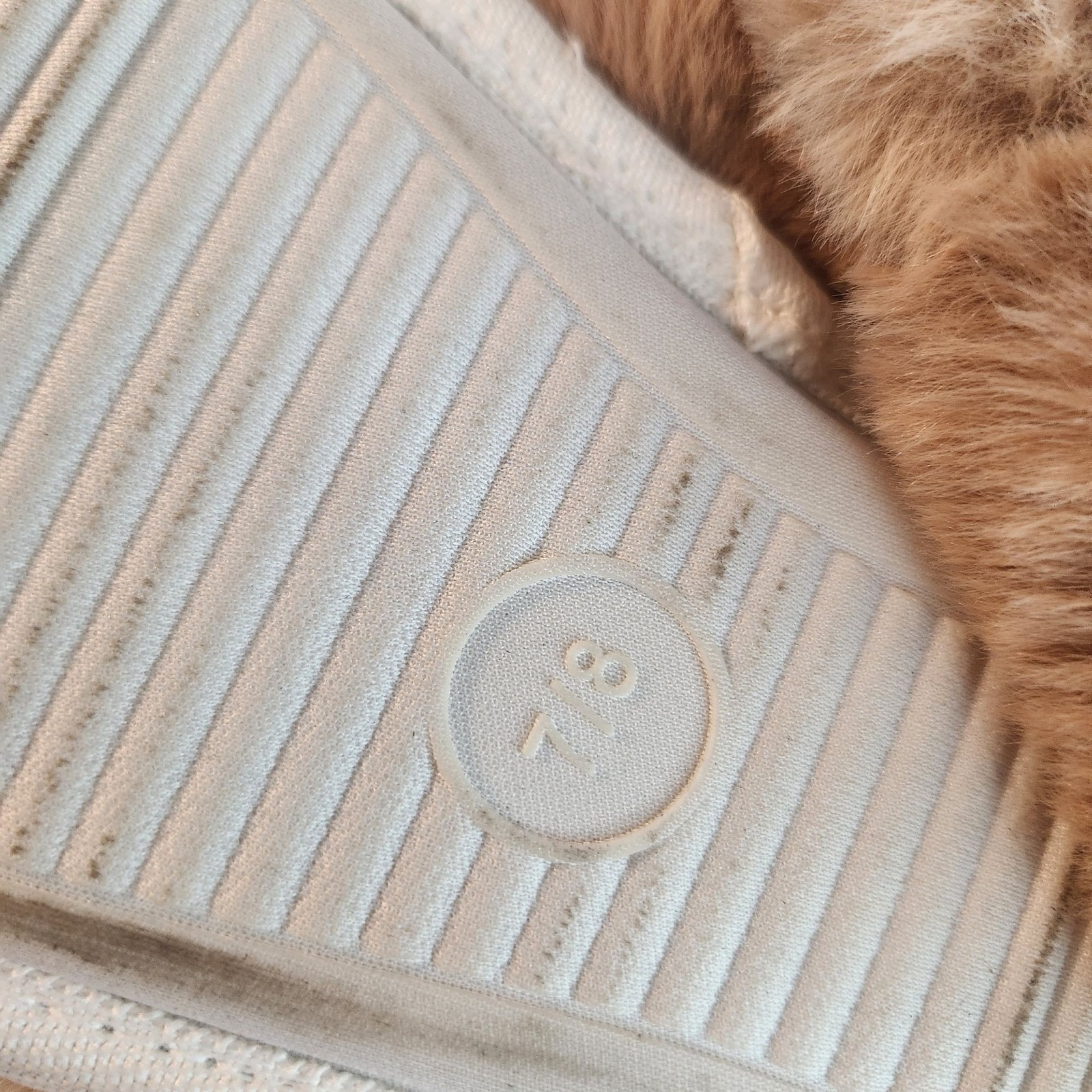 SAOLA Pantofole a fascia incrociata in pelliccia sintetica taglia 7 8 beige e panna suola interna esterna