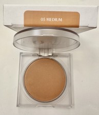 HUDA beauty 05 MEDIUM glowish LUMINOUS pressed powder!! BRAND NEW!! SOLD OUT