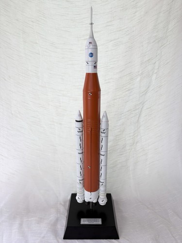 NASA SLS 1/144 Scale Model Daron Executive Series Artemis Display Model E80944