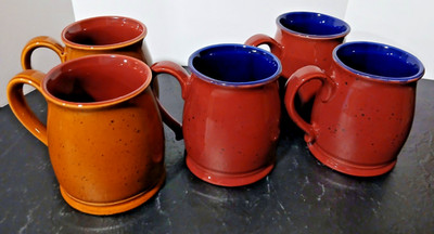Gibson Copies of Harlequin Tudor Mugs -3 Red/Blue & 2 Brown/Red