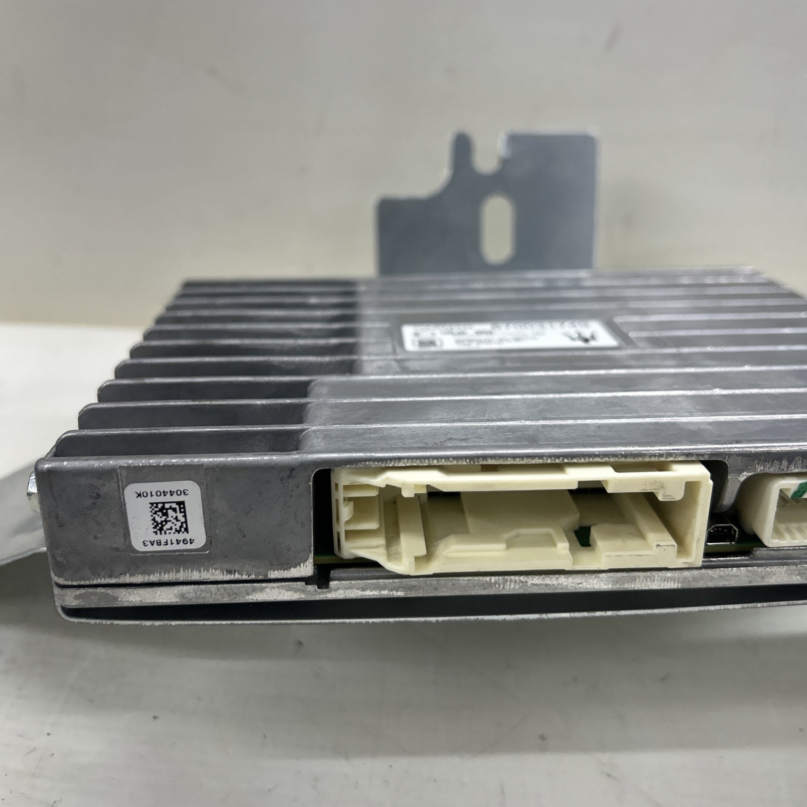 2014-2017 MASERATI QUATTROPORTE AUDIO SOUND AMP AMPLIFIER HARMAN W/ BRACKET OEM