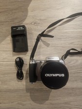 Olympus SP-800UZ Digitalkamera 14 MP 30x Zoom Bildstabilisierung 3 Zoll Silber