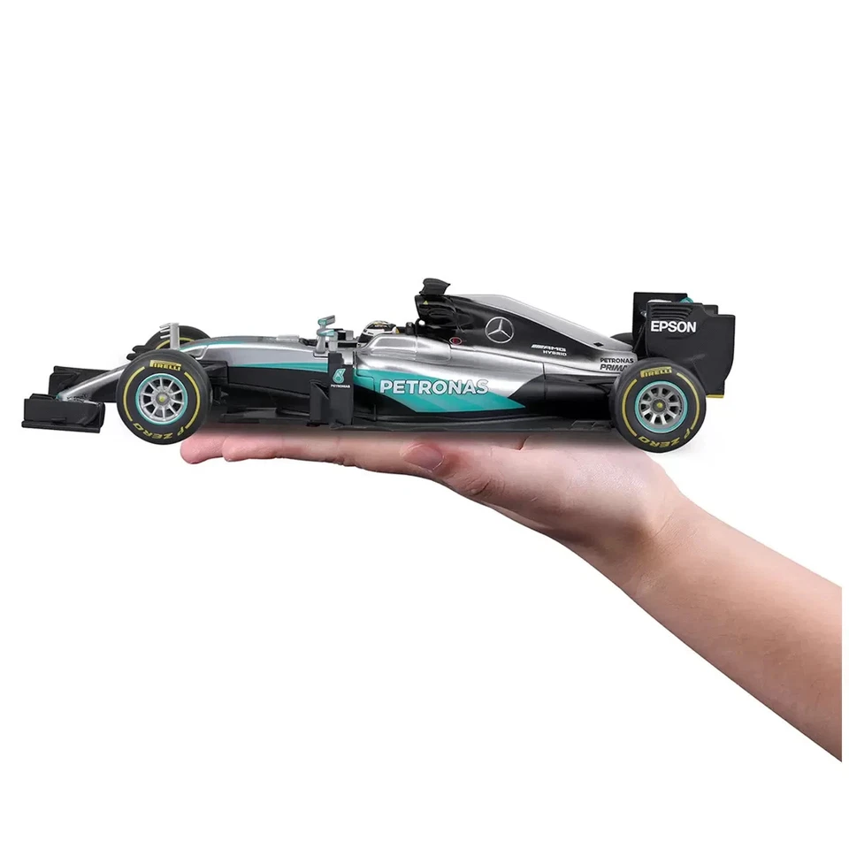 Maisto 1:18 Scale Formula 1 Diecast Cars Mercedes F1 W07 Hybrid 2016 Lewis Hamil - Image 2 of 3