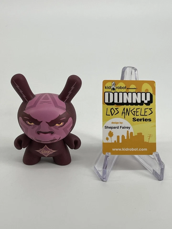 "Figura de 3"" pulgadas Kidrobot Dunny Los Angeles: Shepard Fairey Designer" Foto 2 de 4