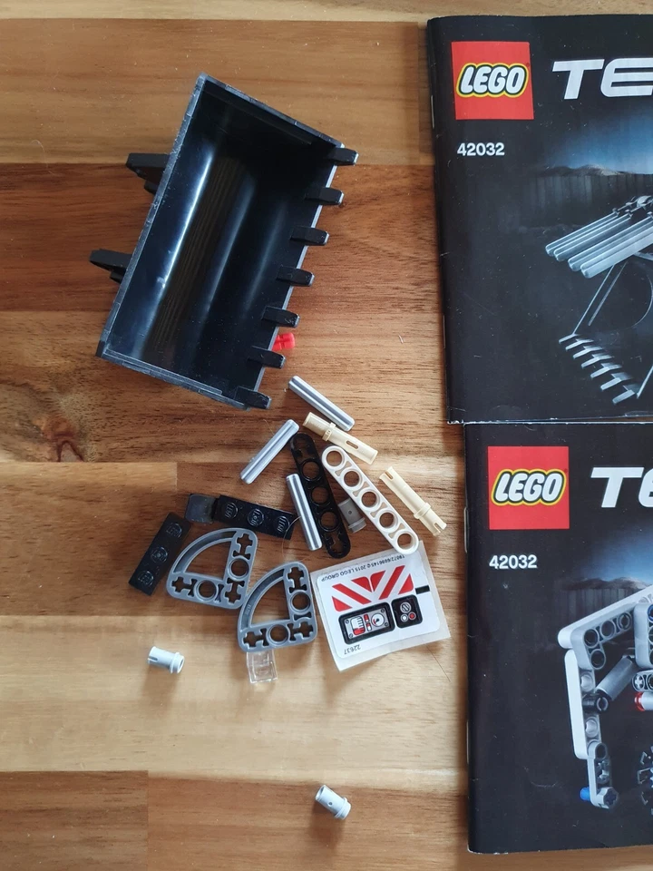 LEGO Technic 42032 Compact Tracked Loader, photo 4 sur 4