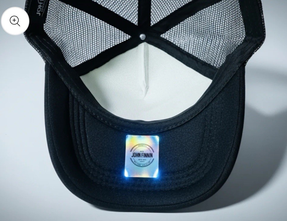 1 Queen TRUCKER HAT FREE SIZE HIGH CROWN
