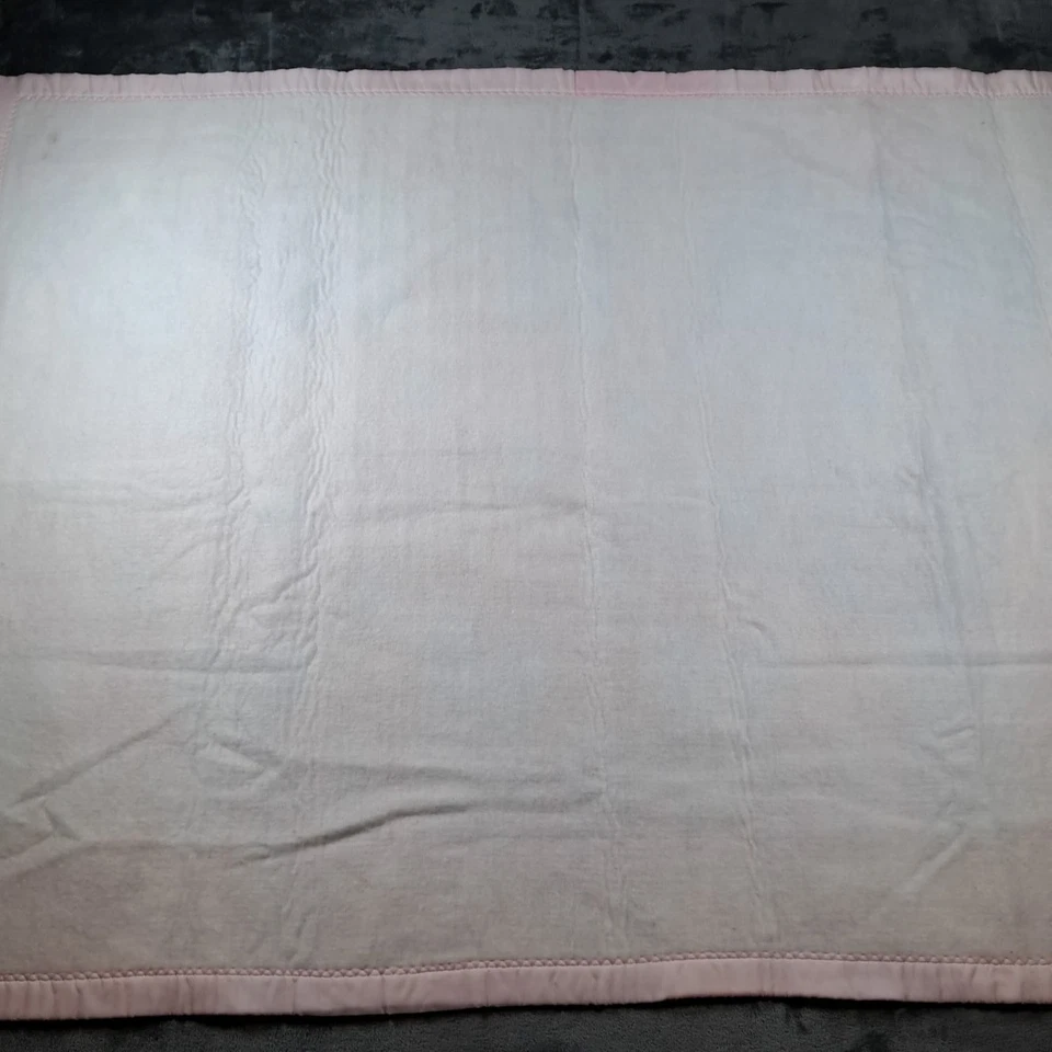 Manta bebé rosa satinado vintage años 60 osos conejitos jardín flores aves abejas Foto 4 de 4