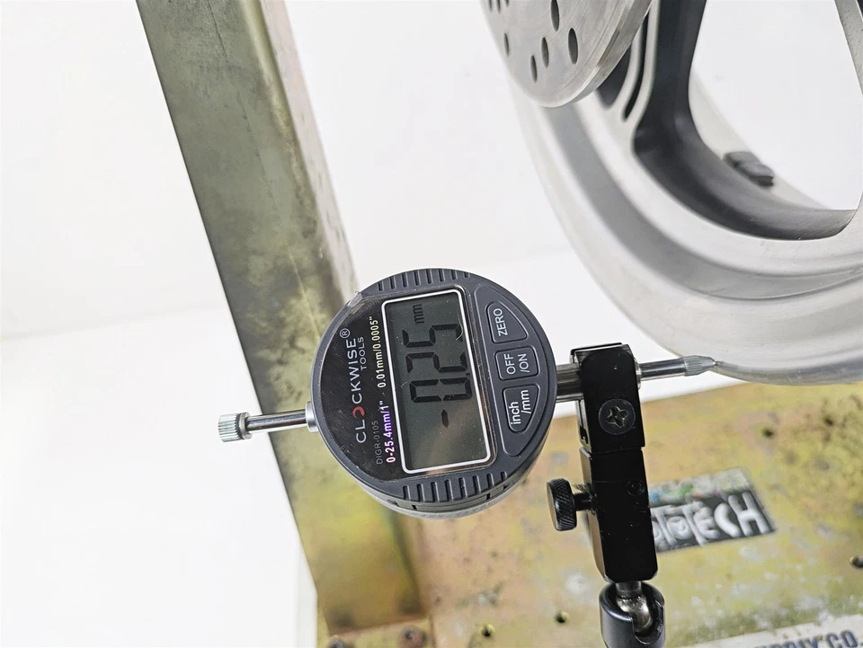 Llanta delantera Triumph Bonneville Straight 2013 17x3 T2000361 Foto 2 de 4