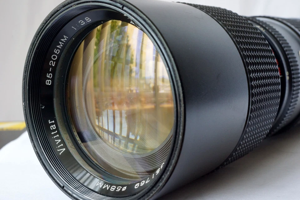 Vivitar 85-205mm f3.8 Constant Apertrue  Zoom Lens Konica AR Mount Barely Used - Image 2 of 4