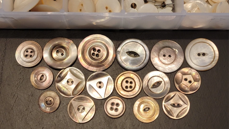 Antiguo Lote Vintage Botones Madreperla 170+ Botones Carcasa +más Foto 2 de 4