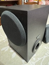 sistema de altavoces 2.1 de la marca Crea…