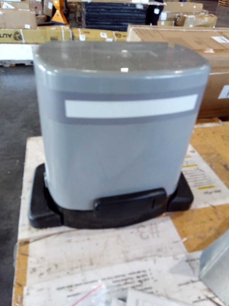 Blütezeit 1400lb Chain Drive Sliding Gate Opener w/ WiFi & Battery-Used