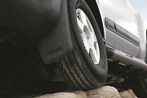 Protectores contra salpicaduras delanteros originales Nissan 2013-2020 Pathfinder - negros 999J2-X2003 Foto 2 de 4