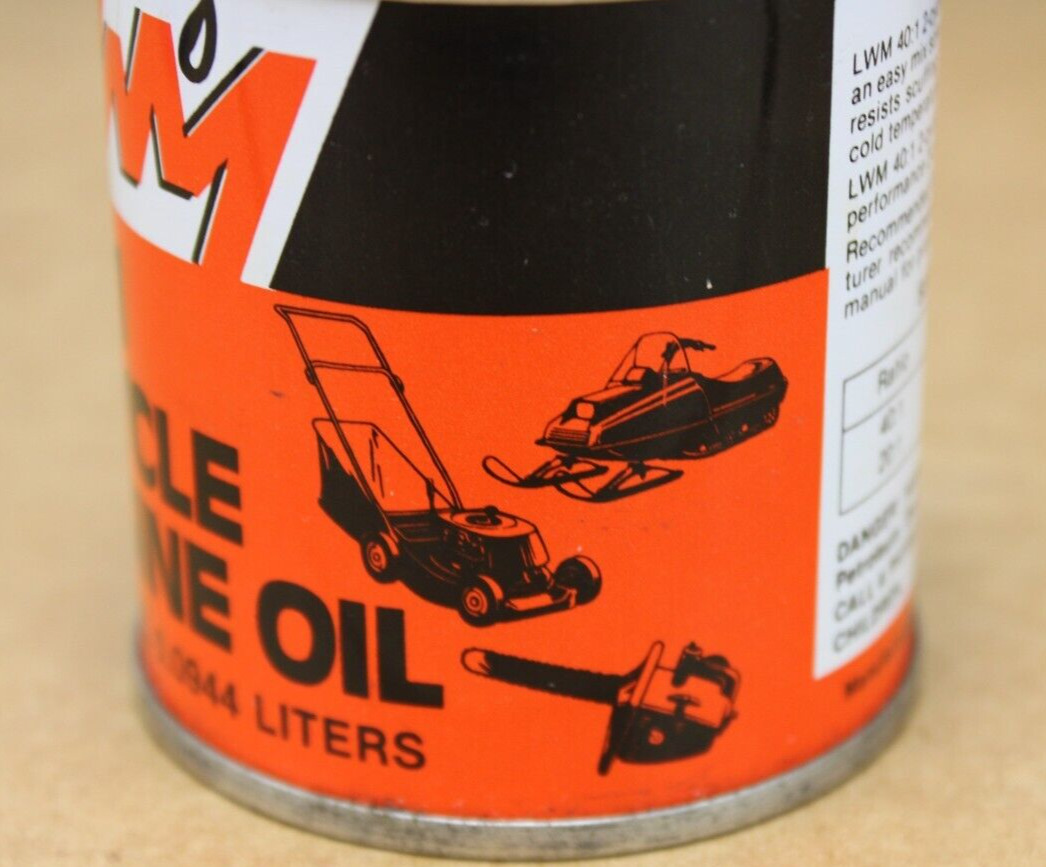 GRAPHIC ~ FULL NEAR MINT ~ 1980s era LWM 2 CYCLE ENGINE OIL Old Metal Can