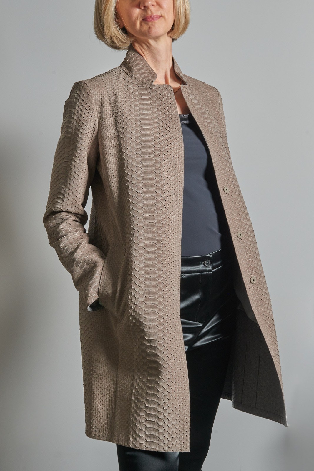 Brunello Cucinelli Light Brown Snake-effect Suede Coat with Cashmere Lining image 2