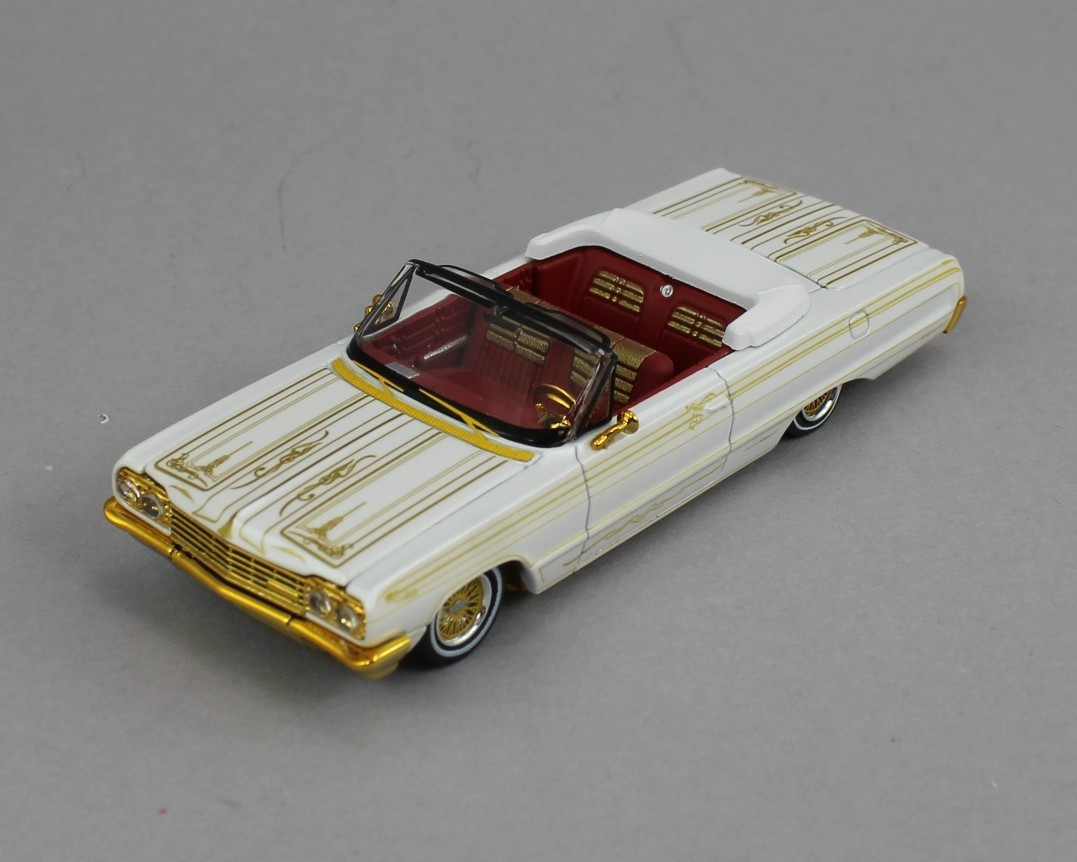 1:64 *FINE WORKS 64* White Chevrolet IMPALA *LOWRIDER* High Detail