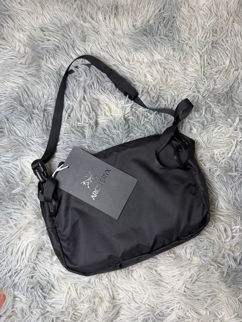 Arc'teryx Black Shoulder Bag New with Tag Functional Adjustable Strap thumbnail 2