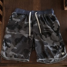Vuori Men's Size M Gray/Black Camo Athletic Shorts 4-Way Stretch Pockets