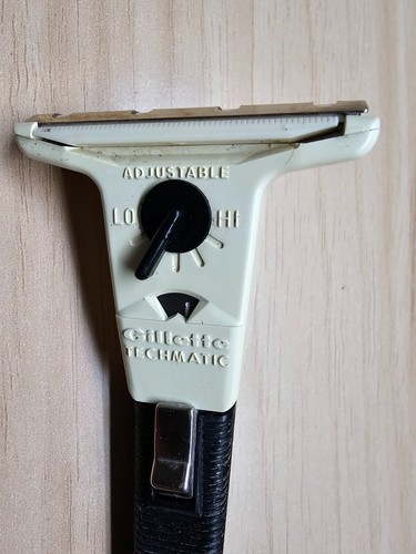 RASOIO VINTAGE GILLETTE TECHMATIC REGOLABILE CON CUSTODIA - Foto 5 di 10