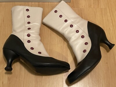 John Fluevog Bellevue Libby Smith Spat Boots W7.5 Black And Beige Pre-owned