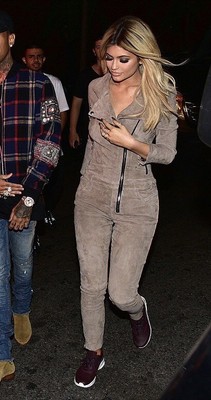 kylie jenner ergobaby