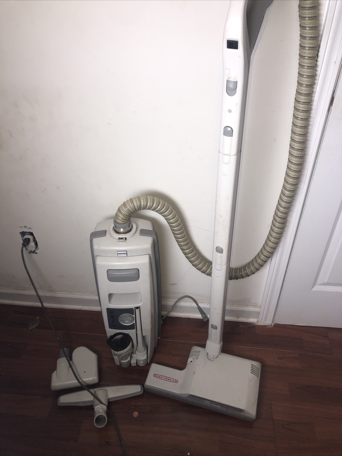 Electrolux Epic 6500 SR Canister Vacuum Cleaner C102GW With Attachment