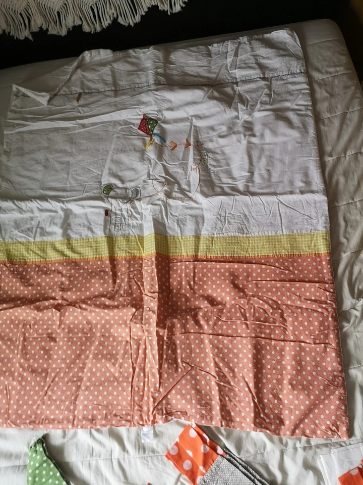 Juego de dormitorio de mamás y papás, inc. paquete de cortinas ropa de cama bebé manta edredón Foto 2 de 4