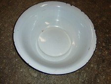 AR3- Ancienne Bassine cuvette Emaillée Blanche diamètre 28 cm Deco Vintage