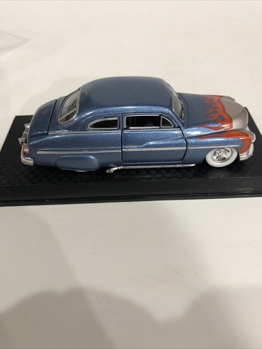 Aw4) 1998 Road Champs Die-cast 1:43 1949 Mercury Club Hotrod Blue Red Flames - Picture 6 of 7
