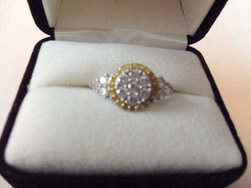 1KT WHITE / YELLOW DIAMOND RING SET IN WHITE GOLD CERTIFIED W PAPERS - Picture 3 of 3