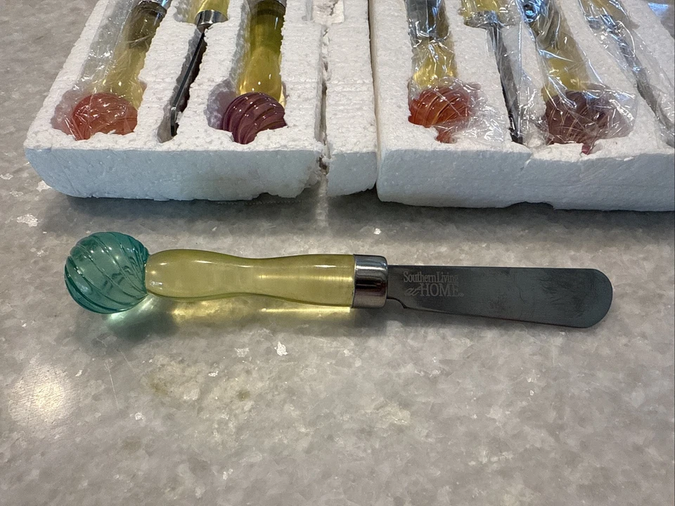 Southern Living At Home 探戈粉彩丙烯酸刀/奶酪摊铺机全新开箱 — 第 3/4 张图片