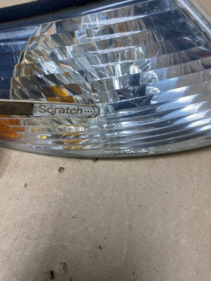 Toyota Solara 1999-2001 pasajero derecho diestro señal de giro delantero U0929 DW Foto 4 de 4