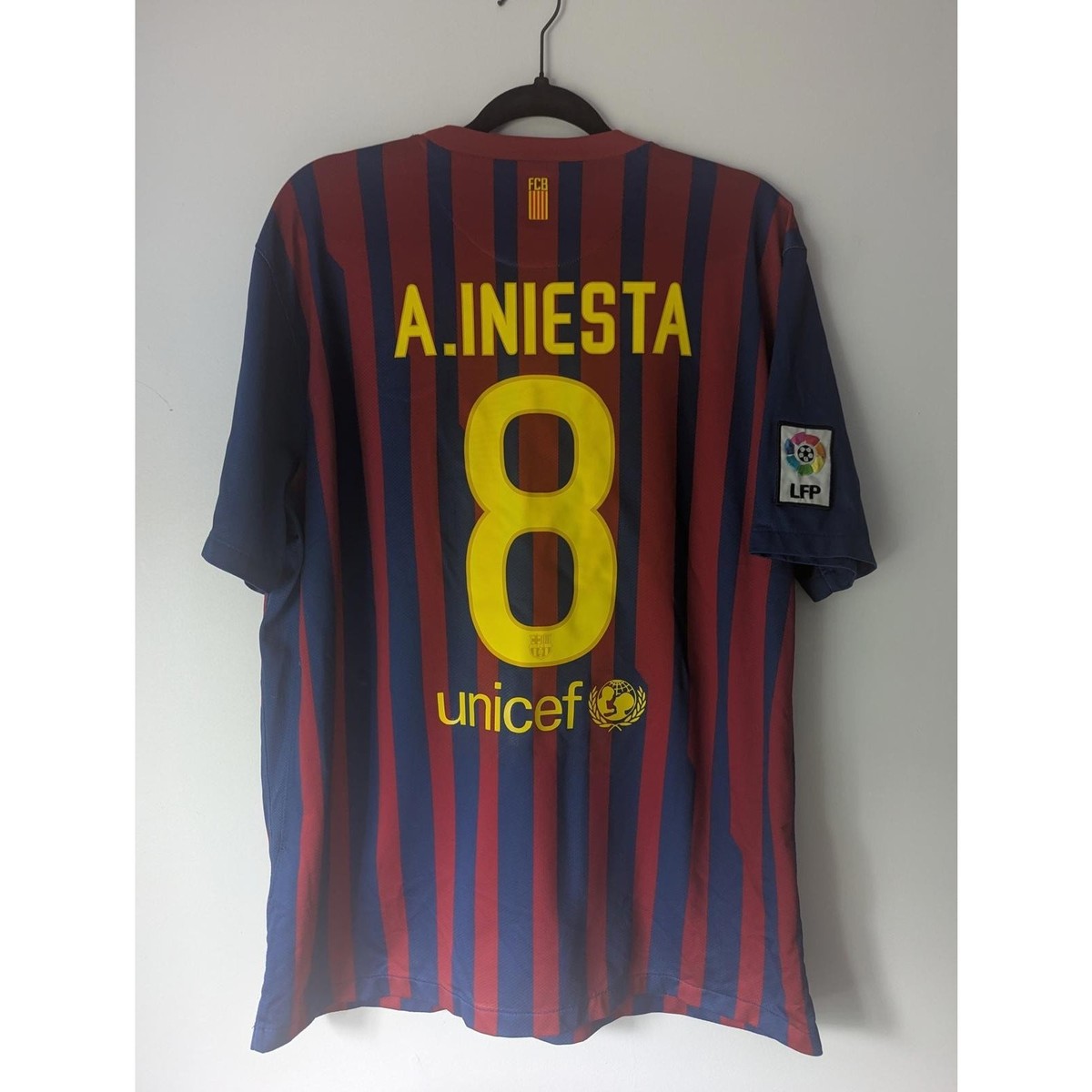 FC Barcelona 2011-12 Home Iniesta Jersey Men XL - 2nd Slide
