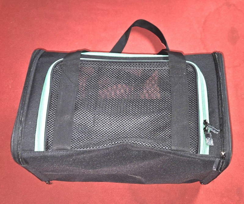 🌟 Black/Green Soft-Sided Airline Small Pet Carrier Fabric Mesh Zippered Panels
