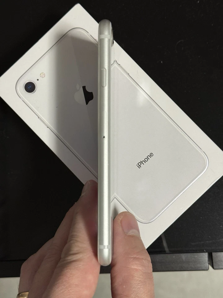 Apple iPhone 8 - 64GB - Argento (Bianco) con scatola - Immagine 3 di 4