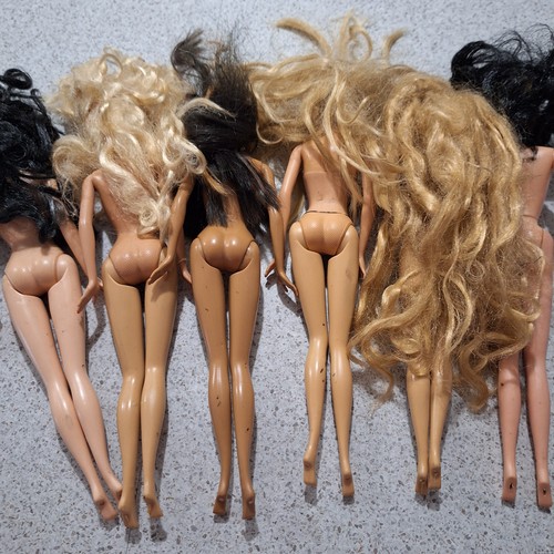 5 x Vintage Barbie Type Dolls Lot 1999 Mattel, and a simba toys doll, No clothes - Picture 8 of 14