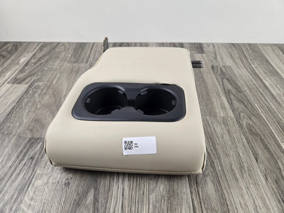 Задний подстаканник второго ряда Infiniti Qx60 21-24 подлокотник в сборе песок изготовитель оборудования - Изображение 3 из 4