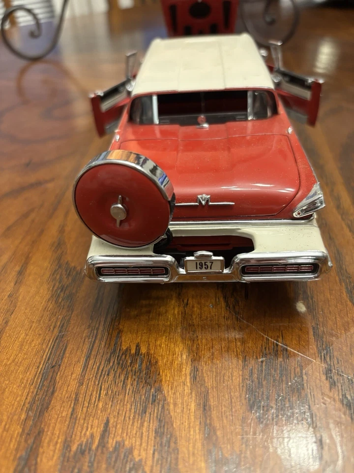 Rare, 1/24th Scale Danbury Mint Diecast 1957 Mercury Turnpike Cruiser - Image 4 of 4